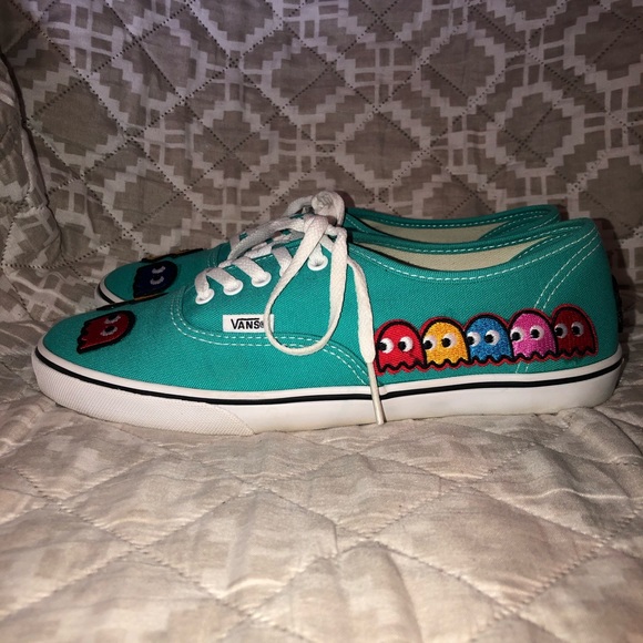 Custom Vans Pac-Man Shoes - Picture 4 of 10